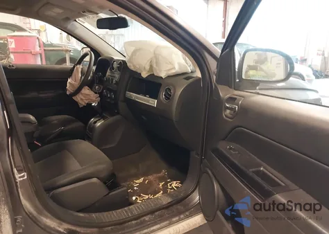 2016 Jeep Compass Sport z USA, uszkodzony, nr VIN 1C4NJDBB0GD757086